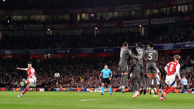 Declan Rice ghi 2 bàn thắng từ các tình huống đá phạt trực tiếp.