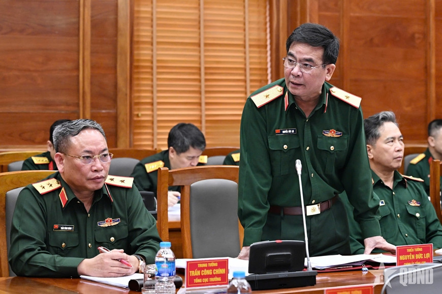 Thiếu tướng Nguyễn Đức Lợi, Bí thư Đảng ủy, Chính ủy Tổng cục II phát biểu tại hội nghị.