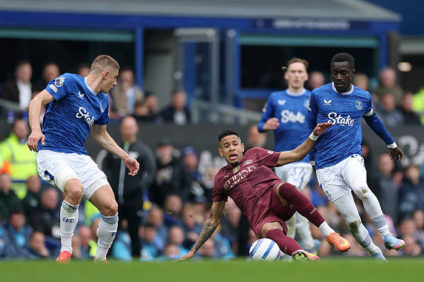 Man City đánh bại Everton bằng 2 bàn thắng muộn ảnh 17