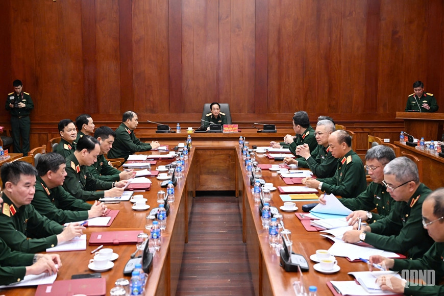 Thượng tướng Trịnh Văn Quyết chủ trì hội nghị.