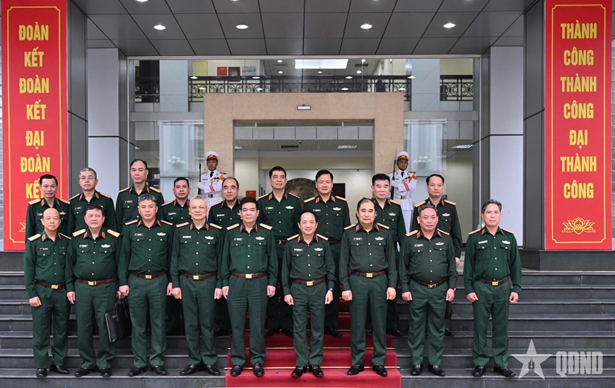 Thượng tướng Trịnh Văn Quyết với lãnh đạo, chỉ huy Tổng cục II.