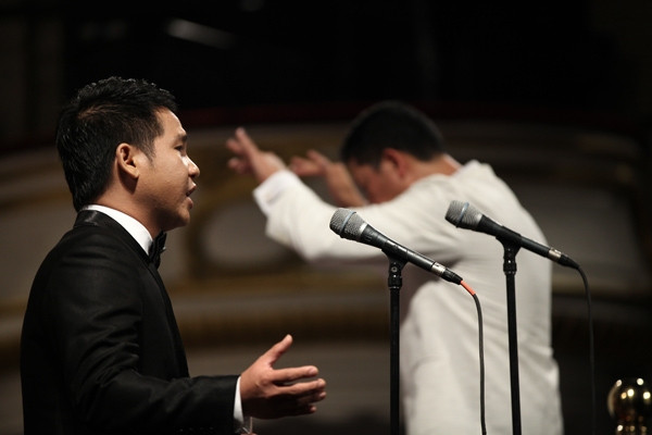 Trọng Tấn biểu diễn tại hòa nhạc VietNamNet Điều còn mãi 2013. Trọng Tấn biểu diễn tại hòa nhạc VietNamNet Điều còn mãi 2013