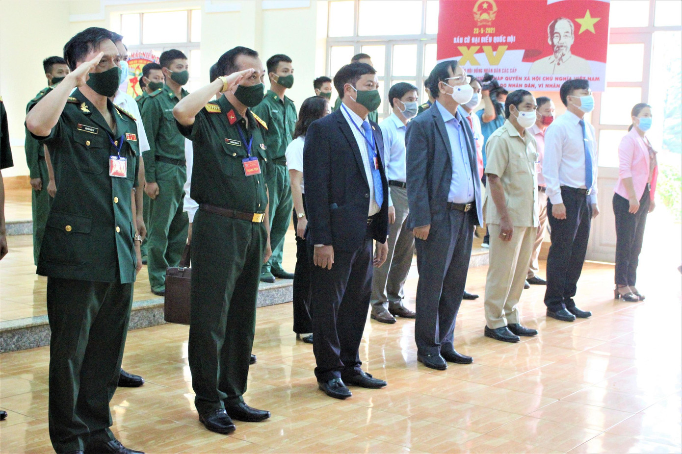 Lãnh đạo tỉnh Đắk Nông dự lễ khai mạc bầu cử tại Tiểu đoàn huấn luyện cơ động. Ảnh: Huỳnh Thủy Lãnh đạo tỉnh Đắk Nông dự lễ khai mạc bầu cử tại Tiểu đoàn huấn luyện cơ động. Ảnh: Huỳnh Thủy