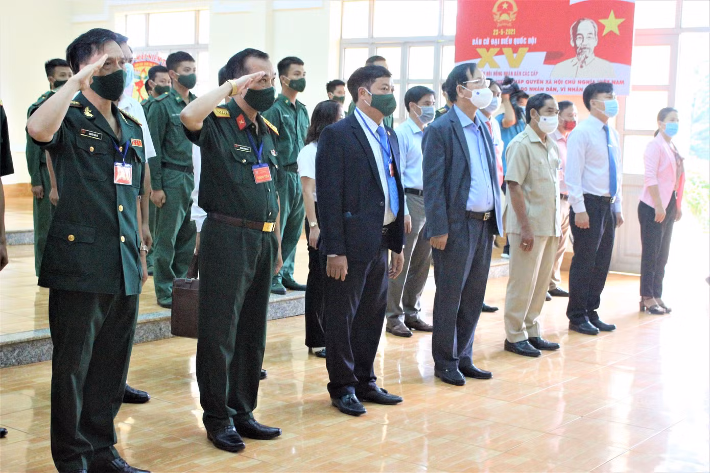 Lãnh đạo tỉnh Đắk Nông dự lễ khai mạc bầu cử tại Tiểu đoàn huấn luyện cơ động. Ảnh: Huỳnh Thủy Lãnh đạo tỉnh Đắk Nông dự lễ khai mạc bầu cử tại Tiểu đoàn huấn luyện cơ động. Ảnh: Huỳnh Thủy