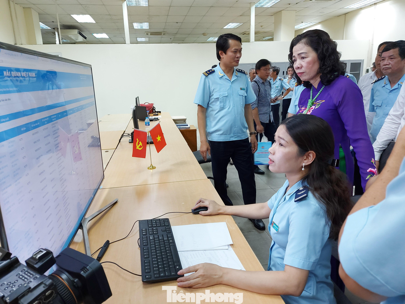 Thứ trưởng Bộ Tài chính Vũ Thị Mai kiểm tra hệ thống quản lý, giám sát hải quan tự động tại Cảng hàng không quốc tế Nội Bài tháng 9/2020 Thứ trưởng Bộ Tài chính Vũ Thị Mai kiểm tra hệ thống quản lý, giám sát hải quan tự động tại Cảng hàng không quốc tế Nội Bài tháng 9/2020