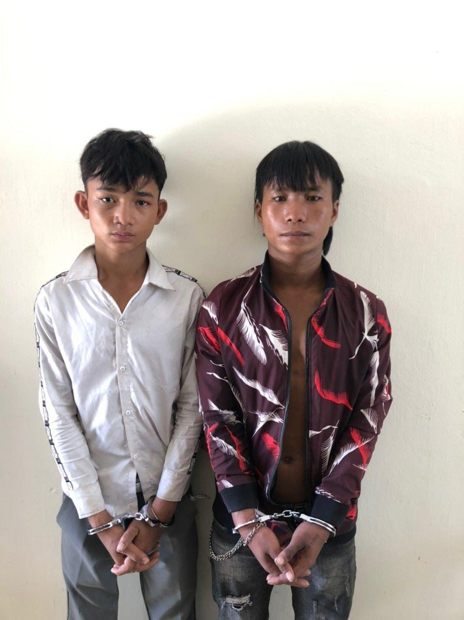 Ksor Hái (phải) và đồng bọn bị bắt sau khi gây 2 ra vụ cướp tài sản người đi đường