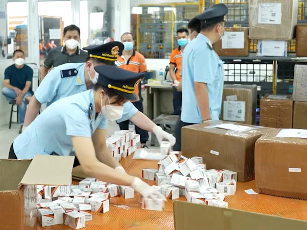 Hải quan kiểm tra thực tế lô hàng