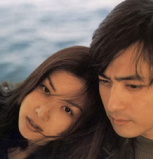 Jang Dong Gun và Go So Young trong một cảnh phim Love Wind, Love Song (năm 1999) 