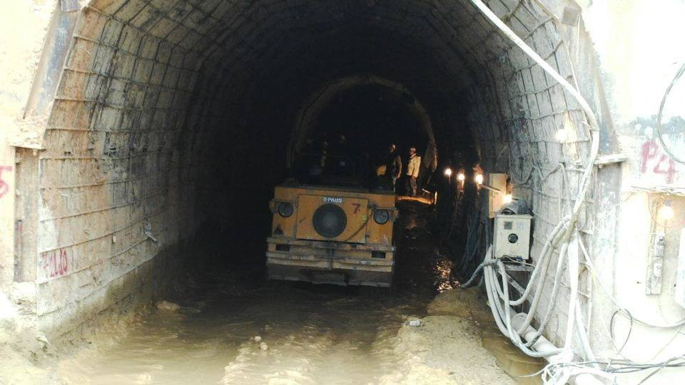 [LIVE] Nạn nhân sập hầm kể những ngày 'sống trong sợ hãi' ảnh 40