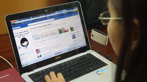 Các dịch vụ “buôn người” ảo nở rộ trên Facebook. Ảnh: Dũng Tuấn