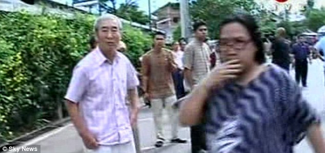 Trận động đất khiến người dân Indonesia hoảng loạn và chạy ra khỏi nhà.