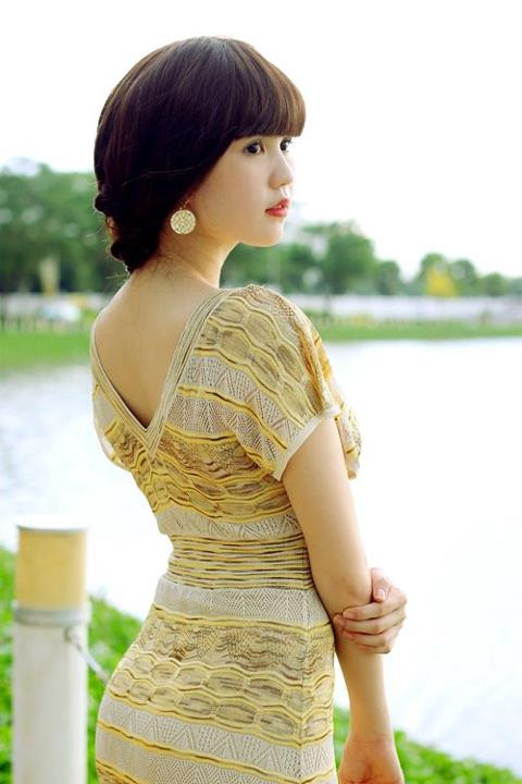 Ngọc Trinh trẻ trung và đáng yêu với mái tóc dài mái bằng. Sang trọng, quý phái khi búi gọn. Kiểu tóc tết lệch tinh nghịch và thời thượng. Ngọc Trinh gợi cảm với phần mái lệch buông xõa. Kiểu tóc dài tỉa mỏng. "Nữ hoàng nội y" vẫn rất quyến rũ với kiểu tóc đơn giản này. Tóc xoăn bồng bềnh. Tóc đuôi gà trẻ trung, năng động. Kiểu tóc dạ tiệc làm tôn lên vẻ kiêu sa của người đẹp. Và kiểu tóc tết cầu kỳ tạo cho Ngọc Trinh vẻ quyến rũ đầy mê hoặc.