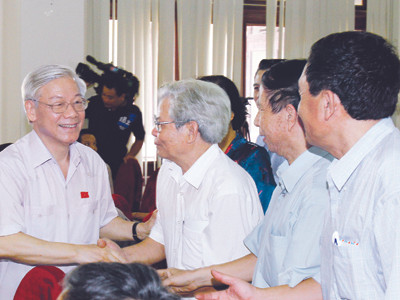 Tổng Bí thư Nguyễn Phú Trọng với cử tri quận Ba Đình (Hà Nội) chiều 28/6. Ảnh: Ngọc Châu. Tổng Bí thư Nguyễn Phú Trọng với cử tri quận Ba Đình (Hà Nội) chiều 28/6. Ảnh: Ngọc Châu