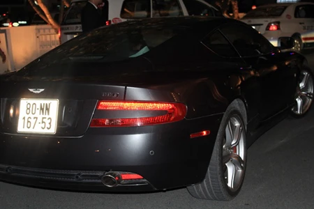 Như siêu xe Porsche Cayenne Turbo S trước đây, chiếc xe mới của Vũ Thu Phương cũng mang biển số dành cho người nước ngoài