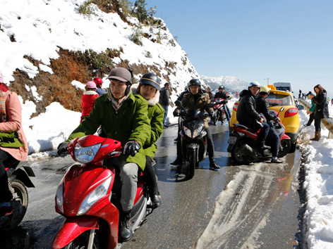 Ùn tắc kéo dài trên QL 4