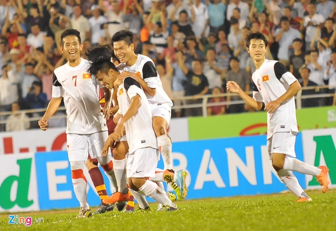 Các cầu thủ U19 Việt Nam ăn mừng bàn gỡ hòa. Ảnh: Zing. Các cầu thủ U19 Việt Nam ăn mừng bàn gỡ hòa. Ảnh: Zing