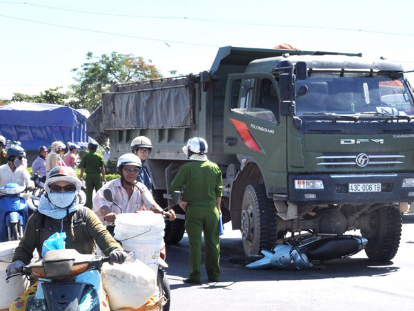 Xe ben gây tai nạn