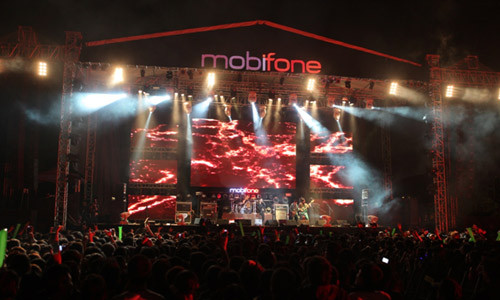 Không khí sôi động của RockStorm 2013 tại sân vận động Cảng ngày 30/11/2013