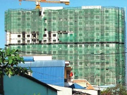 Trên thị trường chung cư Hà Nội từ cao cấp cho tới trung cấp, có hàng loạt dự án áp dụng hình thức bán hàng xây thô đồng thời với bán sản phẩm hoàn thiện. Ảnh minh họa