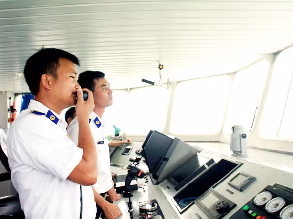 Thuyền trưởng Phạm Nguyên Phú chỉ huy tàu CSB 4032 trên biển Trường Sa