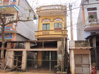 Nhà của sát thủ Lê Văn Luyện không một bóng người. Ảnh: Tuấn Nguyễn