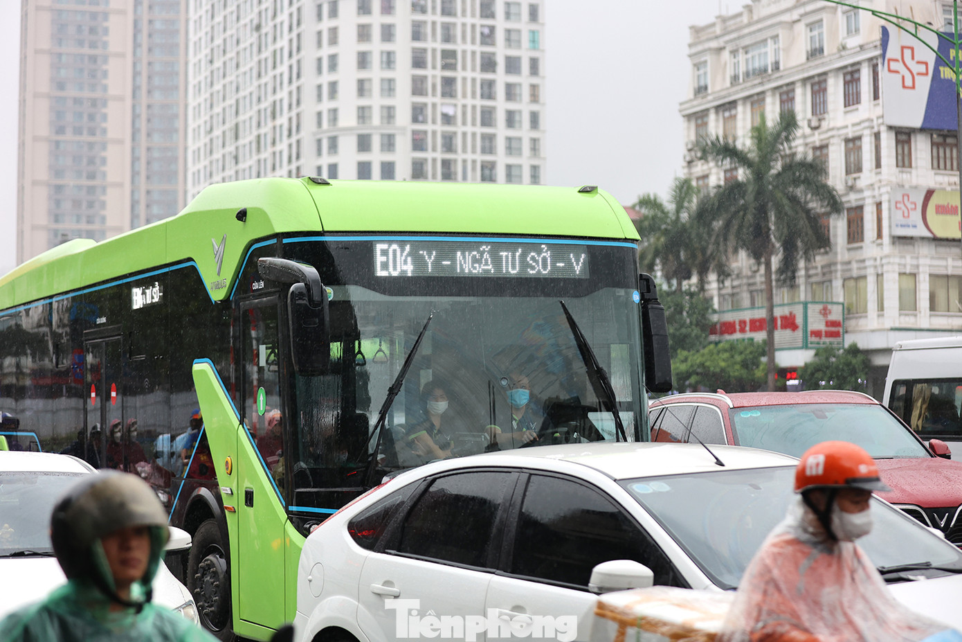 Trung tâm Dự báo khí tượng thủy văn quốc gia dự báo, do ảnh hưởng của không khí lạnh, từ chiều tối và đêm 7 - 8/5, Bắc bộ và bắc Trung bộ có mưa rào và giông rải rác, cục bộ có mưa to với lượng mưa từ 20 - 40 mm/24 giờ, có nơi trên 60 mm/24 giờ.
