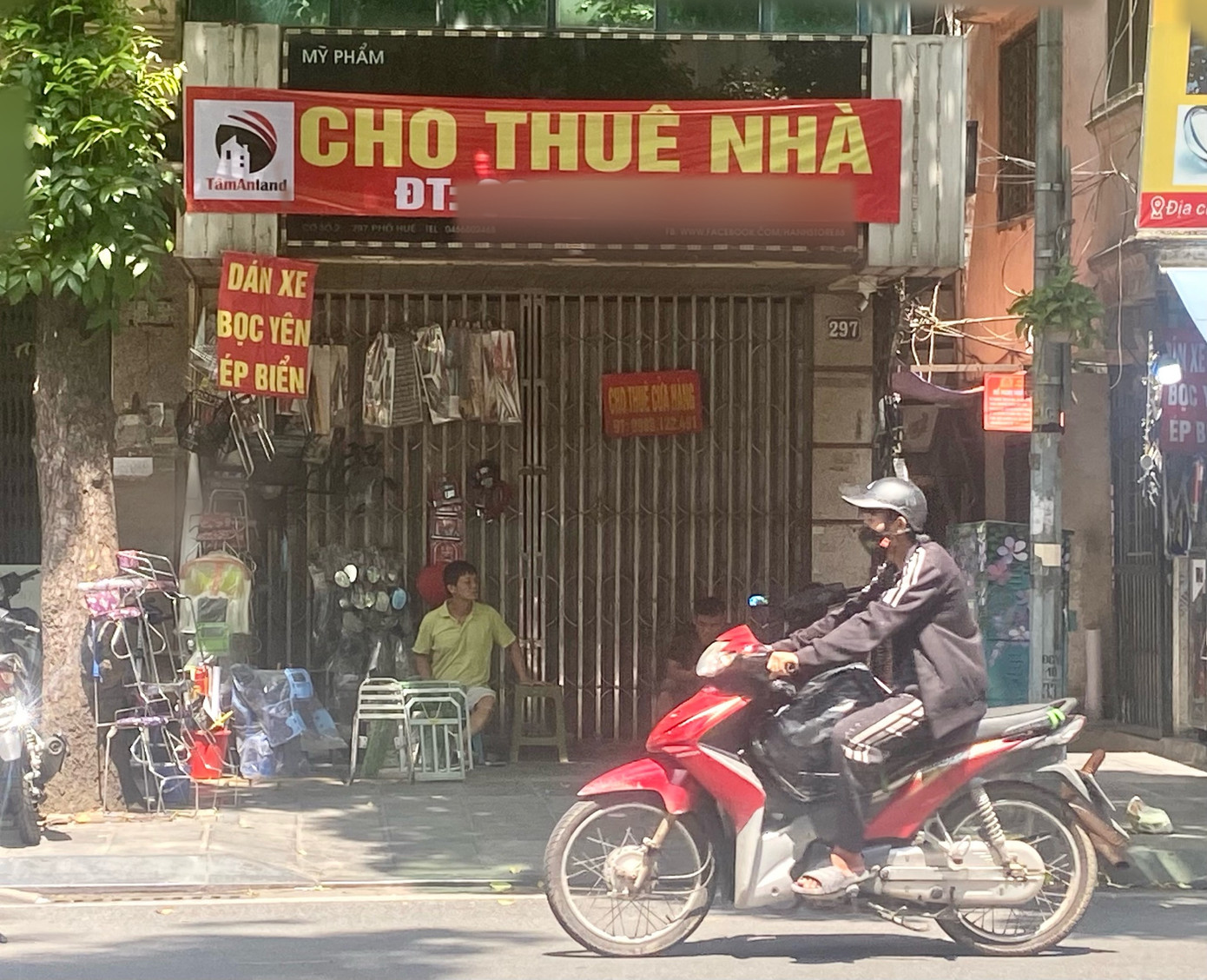 Lý do được nhiều chủ cơ sở kinh doanh đưa ra là bị ảnh hưởng bởi suy thoái kinh tế hậu COVID-19 từ trước, nên bây giờ không còn đủ vốn để gồng gánh thêm nữa.