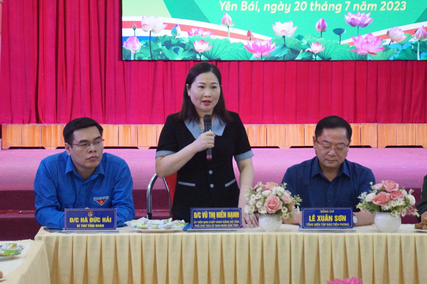 Bà Vũ Thị Hiền Hạnh, Phó Chủ tịch UBND tỉnh Yên Bái, chia sẻ tại chương trình. Ảnh: Việt Khôi Bà Vũ Thị Hiền Hạnh, Phó Chủ tịch UBND tỉnh Yên Bái, chia sẻ tại chương trình. Ảnh: Việt Khôi