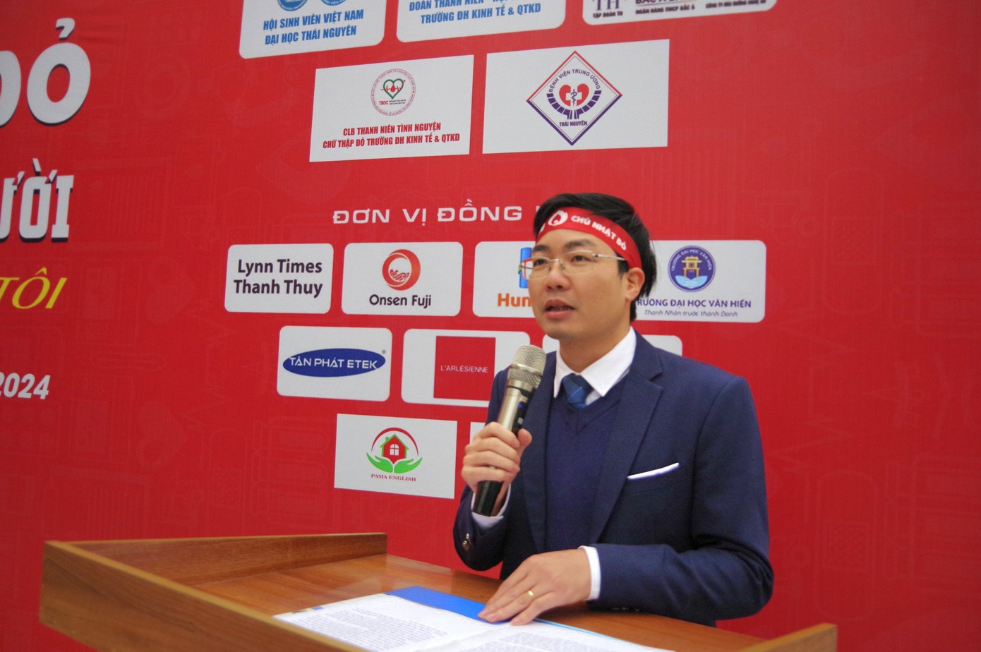 Anh Lê Văn Hiếu - Bí thư Đoàn Thanh niên, Chủ tịch Hội Sinh viên Đại học Thái Nguyên phát biểu tại chương trình.