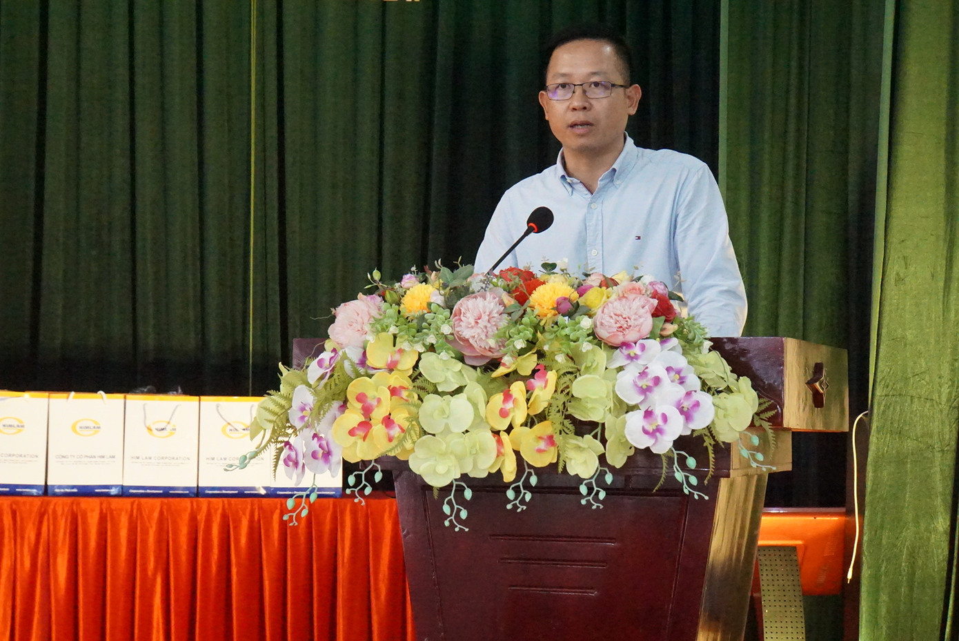 Đồng chí Lê Minh Tuấn cho biết, báo Tiền Phong luôn quan tâm đến các hoạt động xã hội, đặc biệt là các hoạt động “Uống nước nhớ nguồn” nhân ngày Thương binh - Liệt sĩ 27/7. Hiện chương trình thăm, tặng quà hàng năm nhân dịp 27/7 của báo Tiền Phong đang được tổ chức tại 14 trung tâm điều dưỡng thương binh, người có công trên toàn quốc.