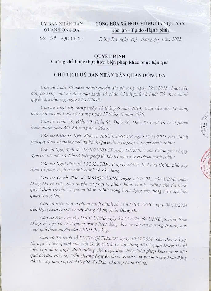 Quyết định cưỡng chế buộc thực hiện biện pháp khắc phục hậu quả số 07/QĐ-CCXP ngày 2/1/2025 của UBND quận Đống Đa đối với công trình sai phạm tại số 450 Xã Đàn.