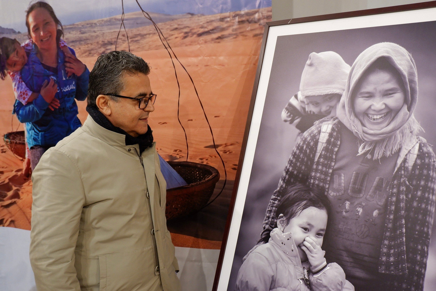 Một vị khách đặc biệt của buổi lễ là ông Saadi Salama -Trưởng Đoàn Ngoại giao tại Việt Nam, Đại sứ Palestine tại Việt Nam chia sẻ: " Trong vai là người con, tôi cảm nhận rất rõ thông điệp mà triển lãm ảnh muốn gửi gắm, đó là hãy luôn quan tâm, chăm sóc và không ngừng báo hiếu cha mẹ của mình. Tôi đánh giá cao những bức ảnh nghệ thuật của nhiếp ảnh gia Lê Bích và nỗ lực tổ chức một triển lãm ảnh rất có ý nghĩa của Bảo tàng Phụ nữ Việt Nam".