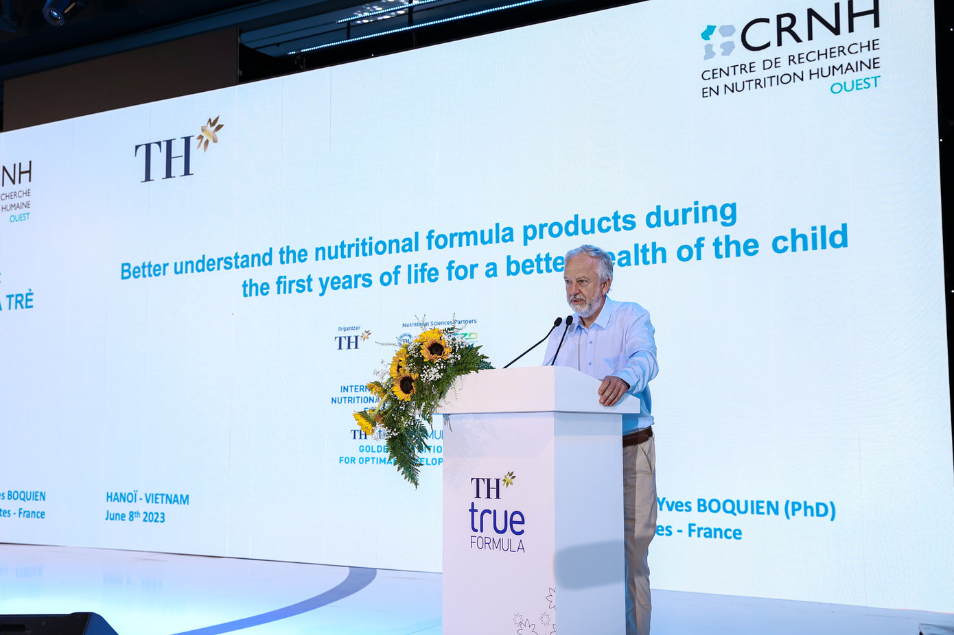 TS. Clair-Yves Boquien, Trung tâm Nghiên cứu dinh dưỡng con người – Pháp (CRNH) phát biểu tại hội thảo.