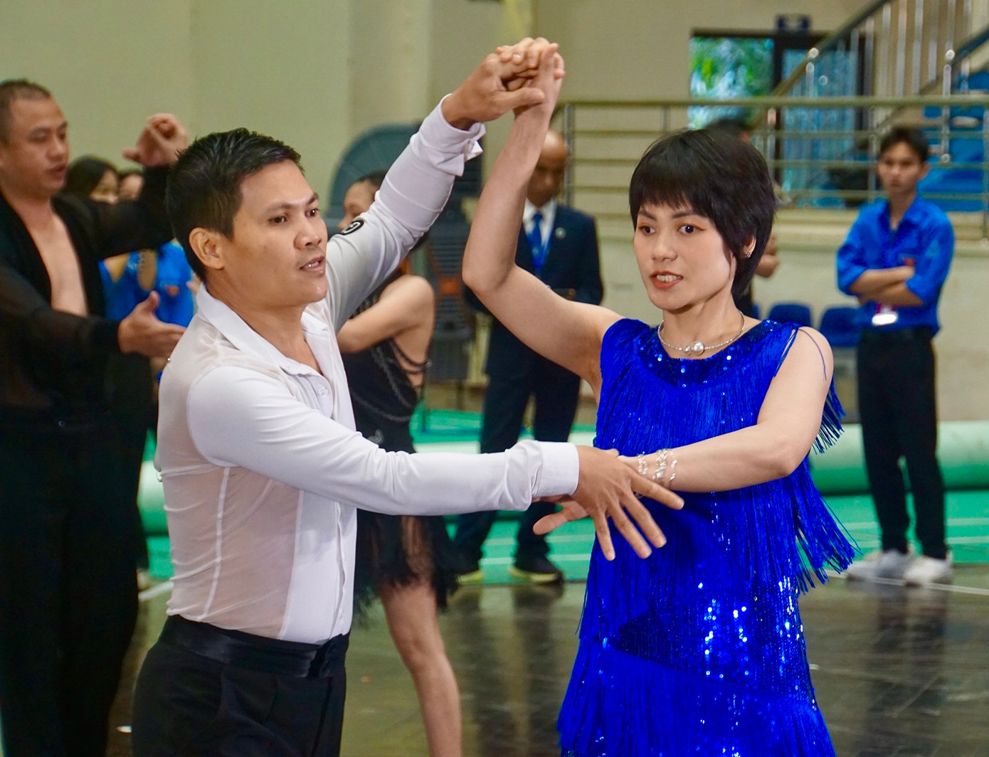 Các VĐV khiếm thị tự tin thể hiện những kỹ năng dancesport trên sàn đấu. Các VĐV khiếm thị tự tin thể hiện những kỹ năng dancesport trên sàn đấu.