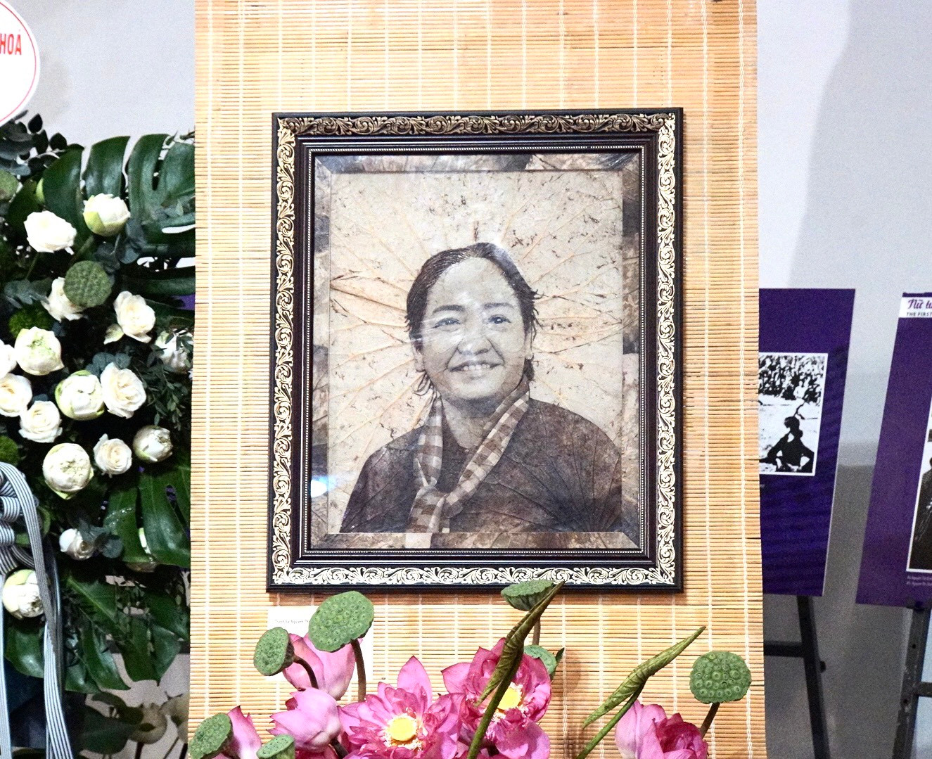 Bức tranh chân dung bà Nguyễn Thị Định làm từ lá sen.