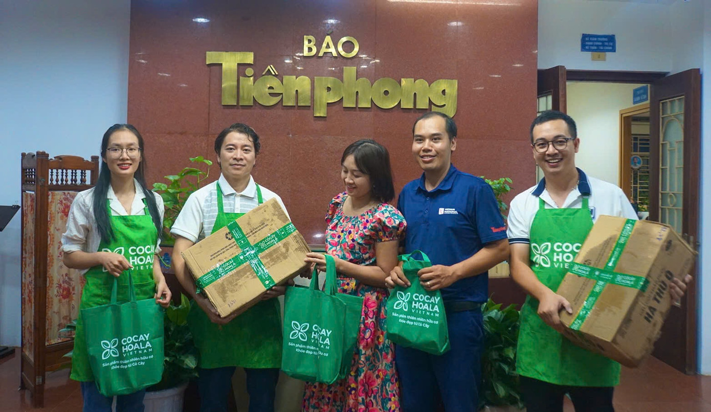 Tổng giá trị các phần quà hỗ trợ của thương hiệu Cỏ Cây Hoa Lá là gần 370 triệu đồng.