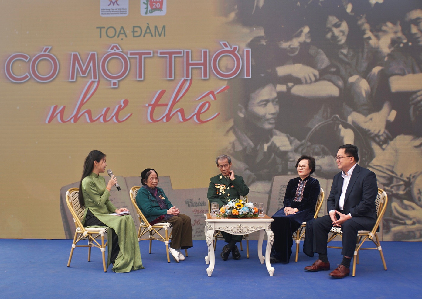 Các khách mời tham gia buổi toạ đàm "Có một thời như thế".