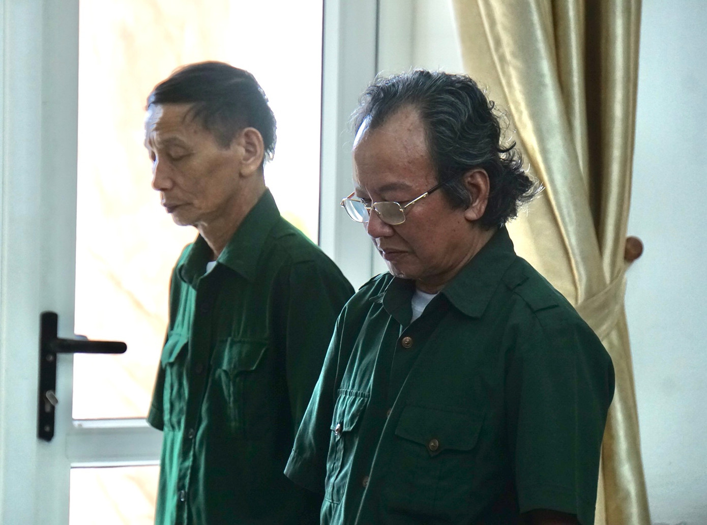 Tại Trung tâm điều dưỡng Thương binh Thuận Thành, các thương binh cùng đoàn công tác dành một phút mặc niệm Tổng Bí thư Nguyễn Phú Trọng trước khi bắt đầu chương trình.