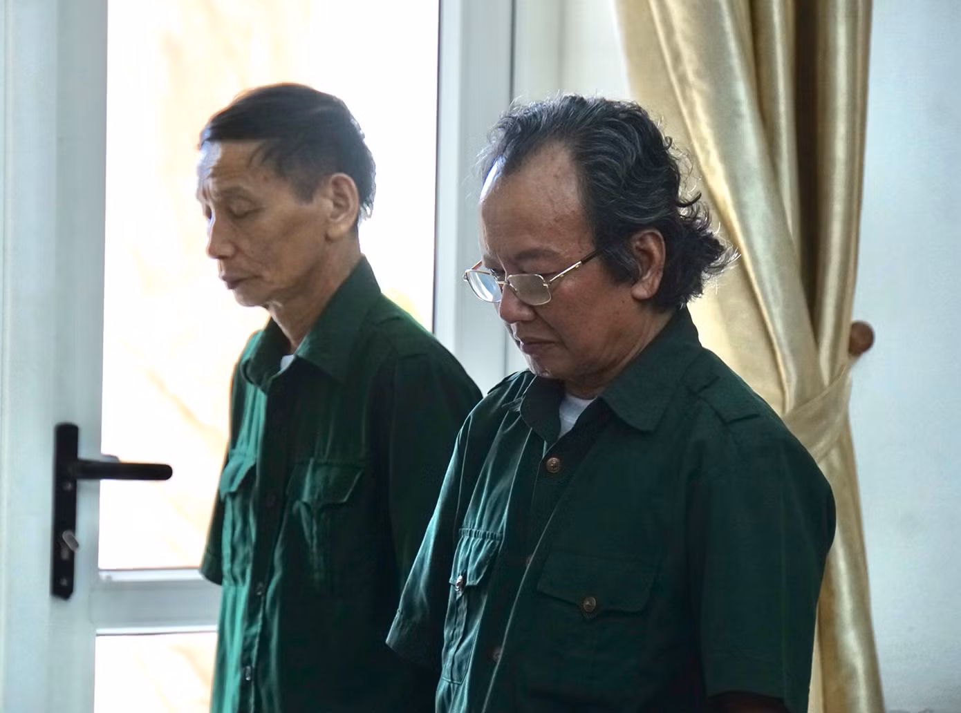 Tại Trung tâm điều dưỡng Thương binh Thuận Thành, các thương binh cùng đoàn công tác dành một phút mặc niệm Tổng Bí thư Nguyễn Phú Trọng trước khi bắt đầu chương trình.