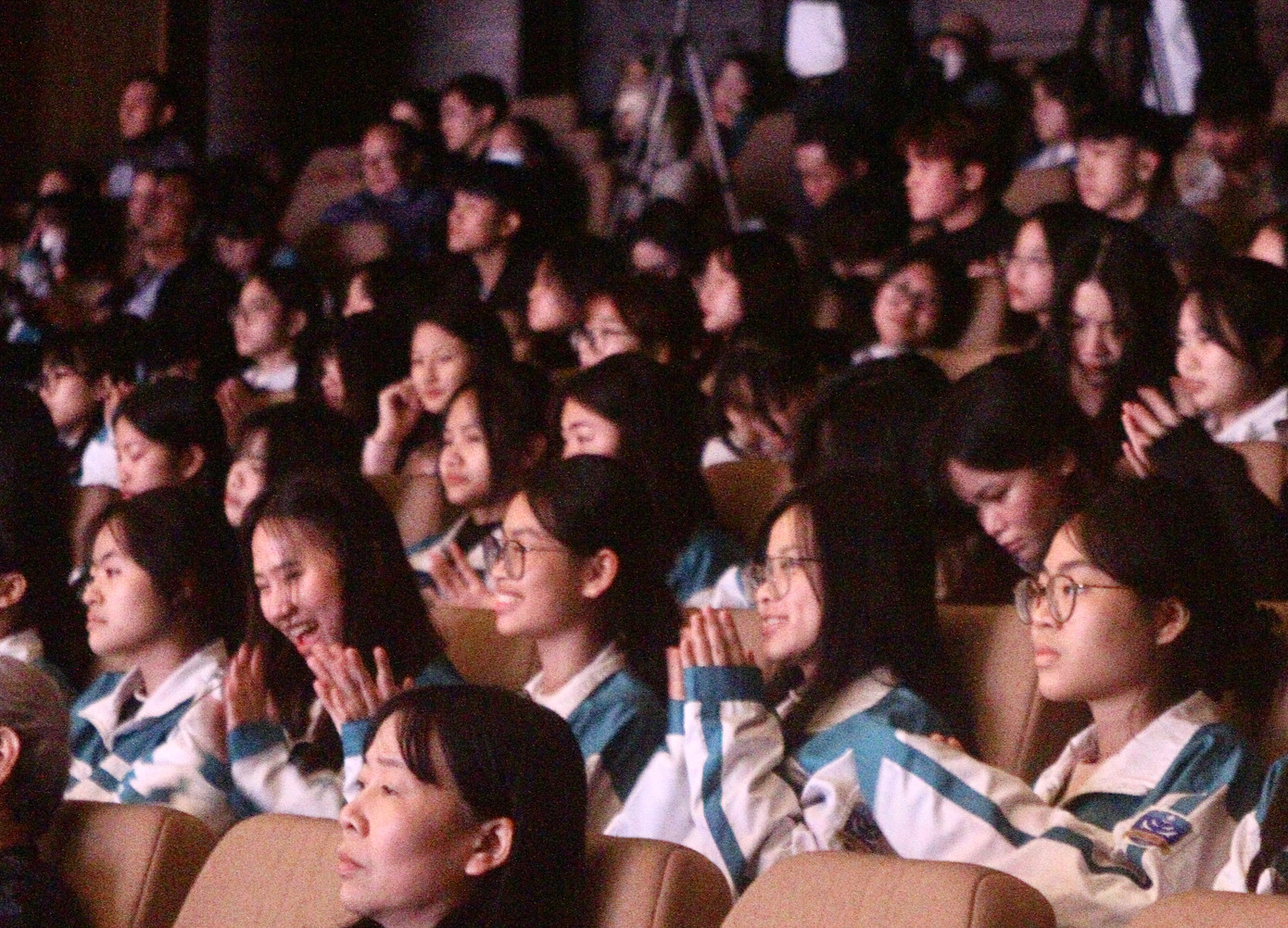 Đêm thơ Tổ quốc bay lên diễn ra tại Nhà hát Phạm Thị Trân, Ninh Bình. Đêm thơ Tổ quốc bay lên diễn ra tại Nhà hát Phạm Thị Trân, Ninh Bình.