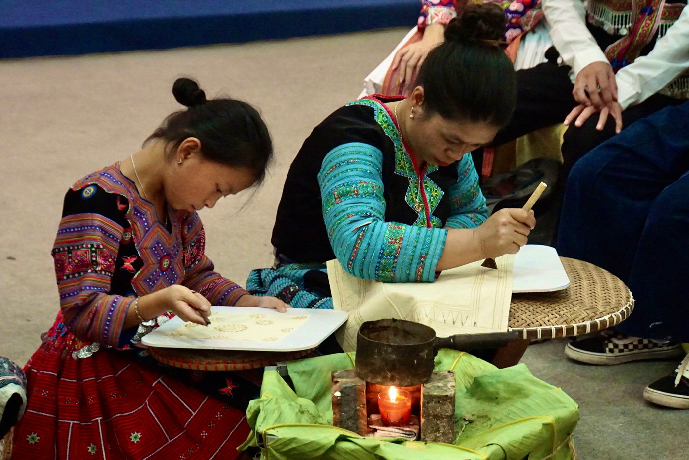 Sự kiện giúp công chúng có cơ hội tìm hiểu về vẻ đẹp của kỹ thuật vẽ sáp ong truyền thống thông