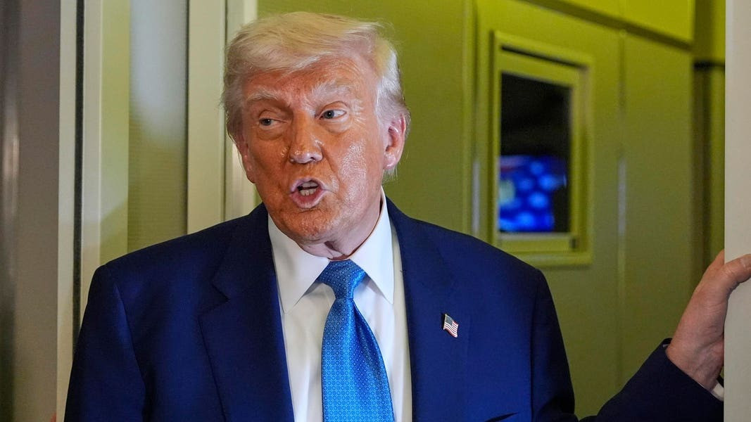 Ông Trump nhắc lại cáo buộc bà Harris chi tiền mua sự ủng hộ của loạt nghệ sĩ lớn. Ảnh: AP.