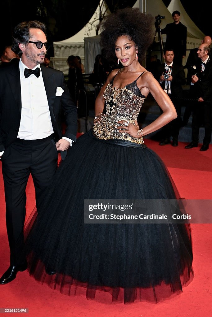 &quot;Báo đen làng mốt&quot; Naomi Campbell dự thảm đỏ cùng doanh nhân Kilian Hennessy. Ảnh: Getty Images.