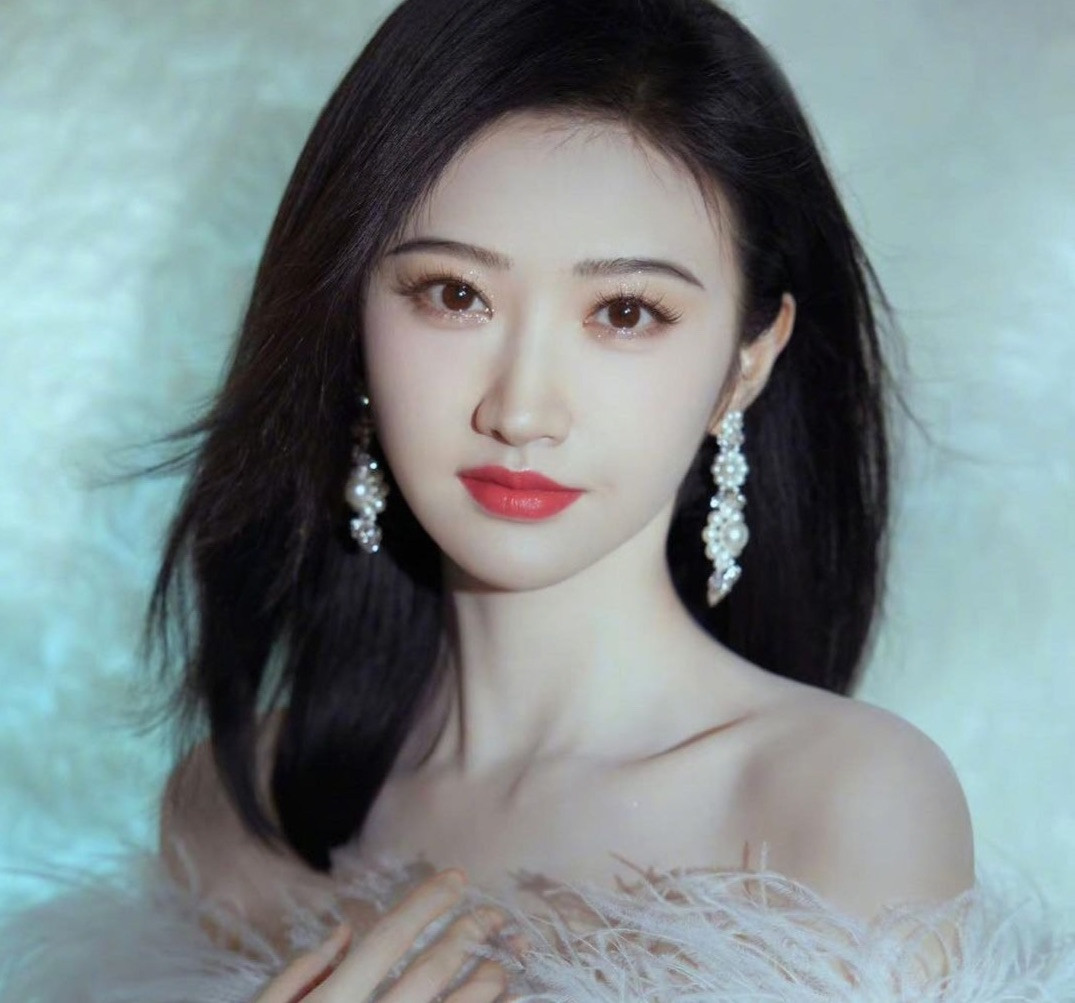 Cảnh Điềm bị phạt hơn 1 triệu USD vì quảng cáo kẹo trái cây và rau củ giả mạo.