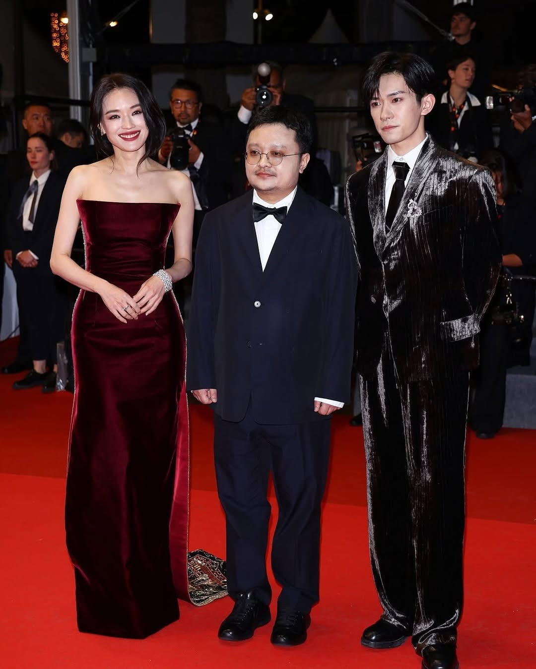 Thư Kỳ, Dịch Dương Thiên Tỉ và đạo diễn Tất Cống (Bi Gan) tại Cannes. Ảnh: VogueTaiwan.