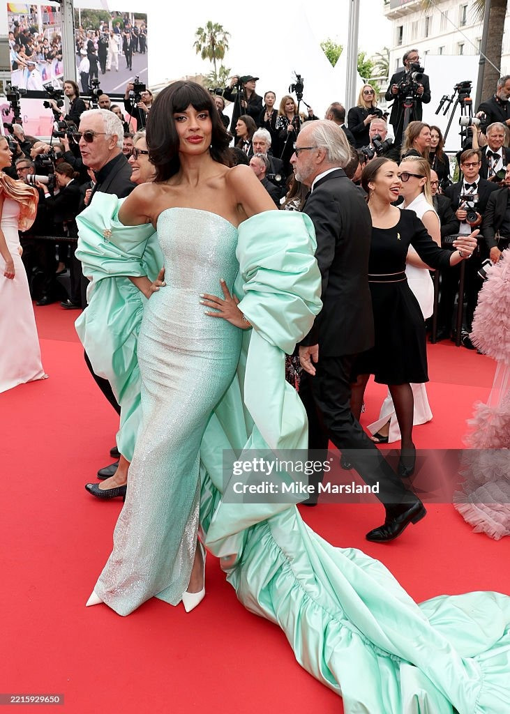 Từ trái qua phải: diễn viên Ilfenesh Hadera, người mẫu Valery Kaufman và MC Jameela Jamil. Ảnh: Getty Images.