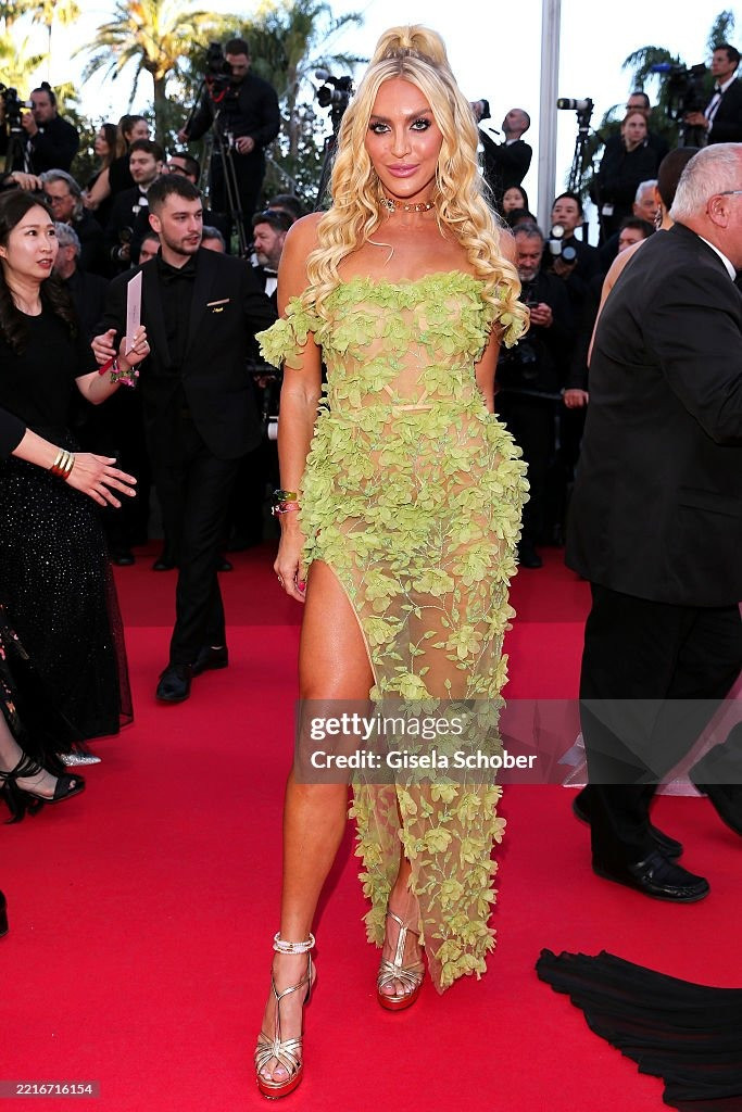 Trang phục xuyên thấu được nhiều khách mời vô danh khác lựa chọn. Đáng tiếc, những bộ cánh này giống như hàng chất lượng thấp. Ảnh: Getty Images.