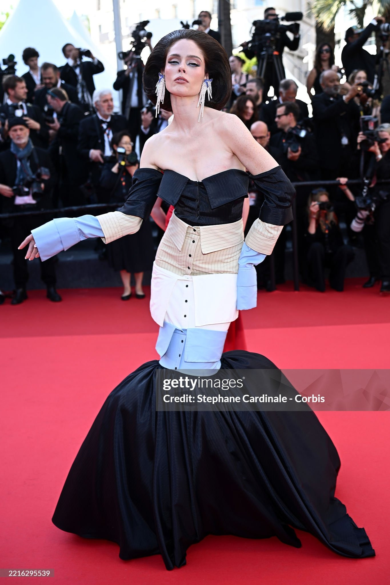 Thảm đỏ Cannes ngày 9 chứng kiến bộ số bộ cánh lạ mắt đến từ người mẫu, diễn viên người Canada Coco Rocha, chân dài Séc Karolina Kurkova và người mẫu Pháp Didi Stone (từ trái qua phải). Ảnh: Getty Images.