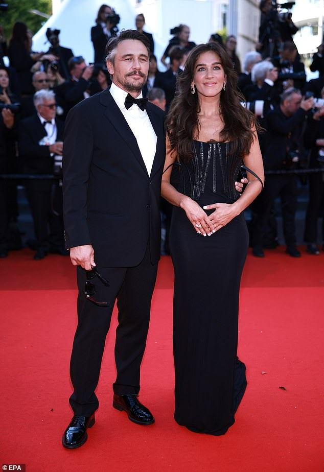 Tài tử Người Nhện James Franco và bạn gái, diễn viên Izabel Pakzad. Ảnh: EPA/Getty Images.