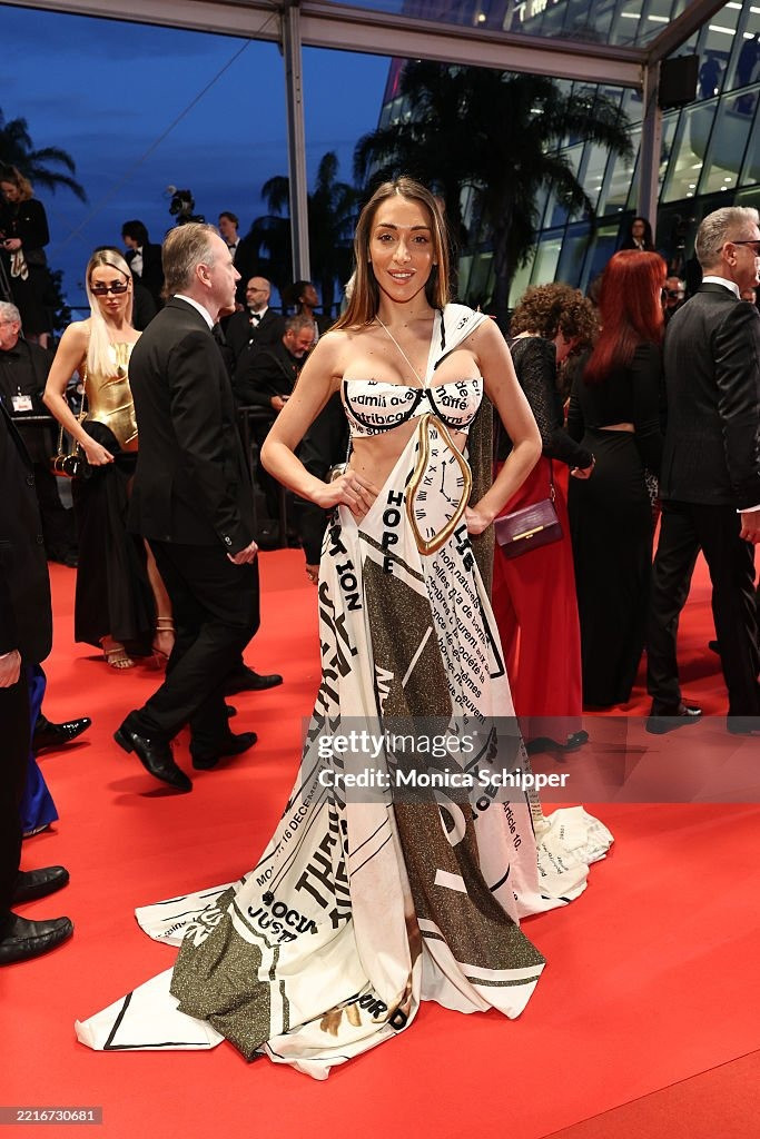 Bên cạnh dàn sao mặc đẹp, một bộ phận lại bị chê vì trang phục lố lăng và thiếu thẩm mỹ. Người mẫu Elisa de Panicis Agnelli là một trong số đó. Ảnh: Getty Images.